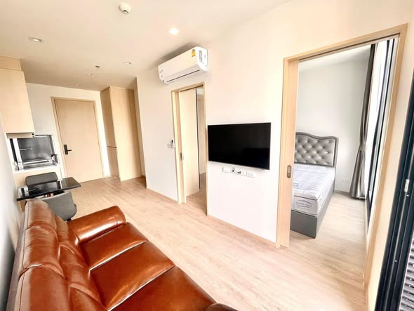 bedroom and room interior of Noble State Sukhumvit 39