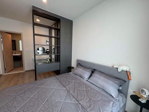 bedroom and room interior of Nue District R9