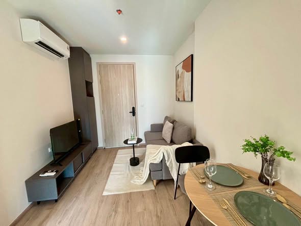 living room of Nue District R9