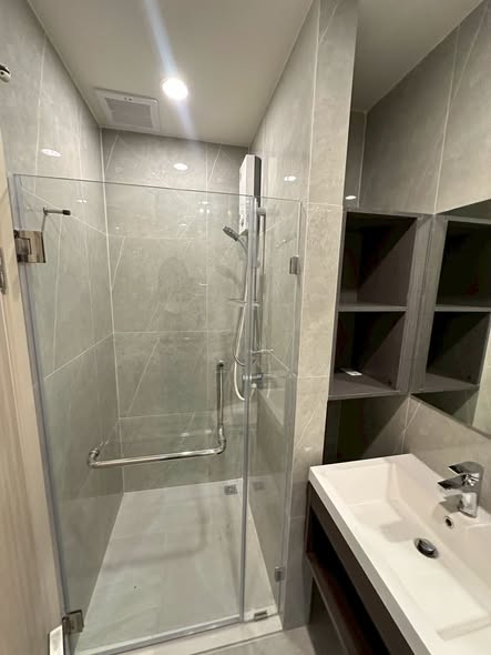 room interior and bathroom of Nue District R9