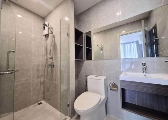 room interior and bathroom of Nue District R9