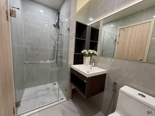 room interior and bathroom of Nue District R9