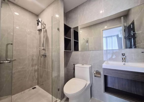 room interior and bathroom of Nue District R9