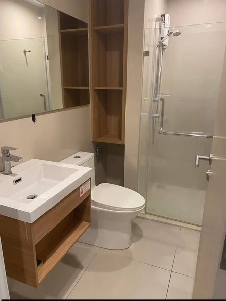 bathroom of Nue Noble Centre Bang Na (นิว โนเบิล เซ็นเตอร์ บางนา)