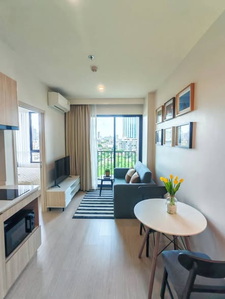 living room of NUE Noble Ratchada Lat Phrao (นิว โนเบิล รัชดา ลาดพร้าว)