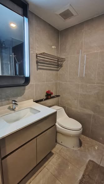 bathroom of One9Five Asoke – Rama 9