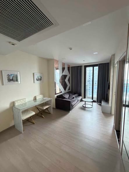 bedroom and living room of One9Five Asoke – Rama 9