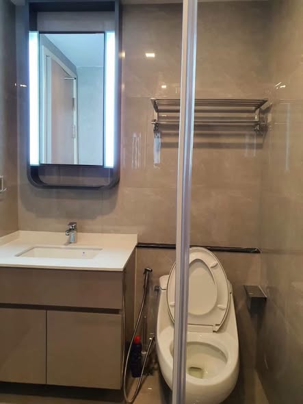 room interior and bathroom of One9Five Asoke – Rama 9