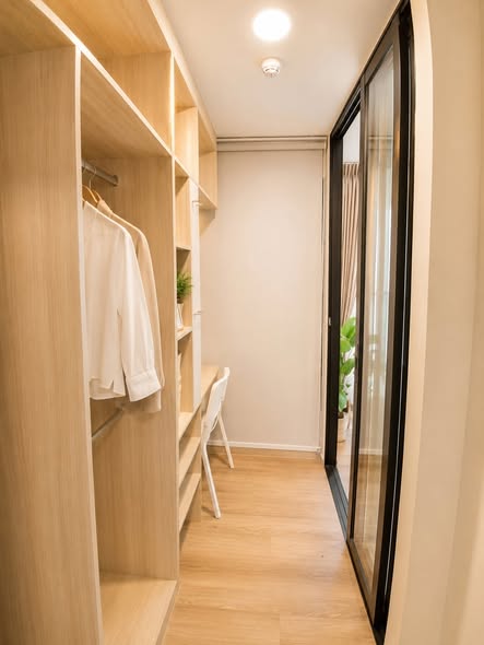 room interior and bathroom of Origin Play Bangkhunnon Triple Station ออริจิ้น เพลย์ บางขุนนนท์ ทริปเปิ้ล สเตชั่น