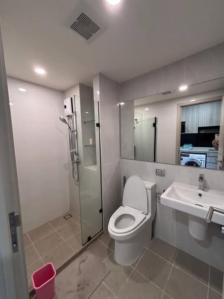 bathroom of Origin Play Sri Udom Station (Sales gallery) – ออริจิ้น เพลย์ ศรีอุดม สเตชั่น (สำนักงานขาย)