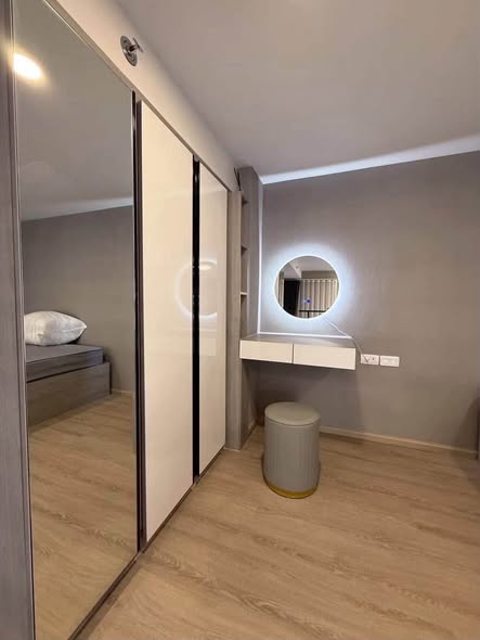 bedroom and room interior and bathroom of Origin Plug & Play Nonthaburi Station