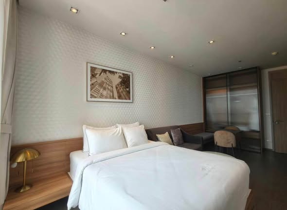 bedroom of Park Origin Phrom Phong