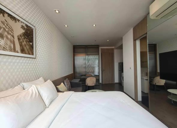 bedroom of Park Origin Phrom Phong
