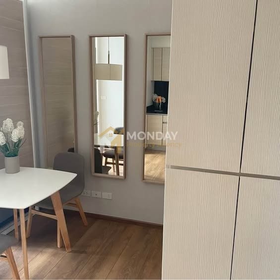 bedroom and room interior of Park Origin Phrom Phong