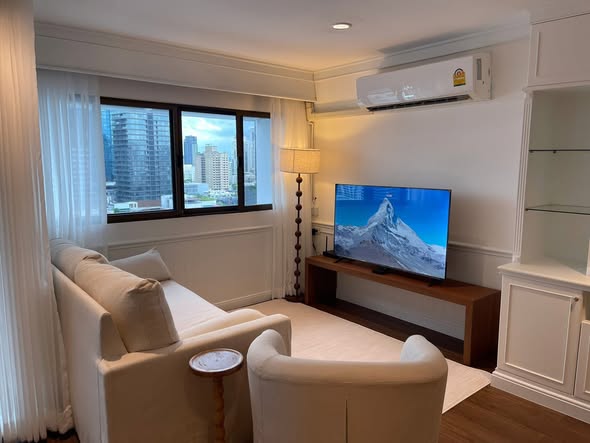 living room and bedroom of Park Thonglor Tower