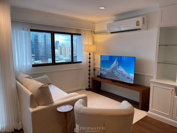 living room and bedroom of Park Thonglor Tower