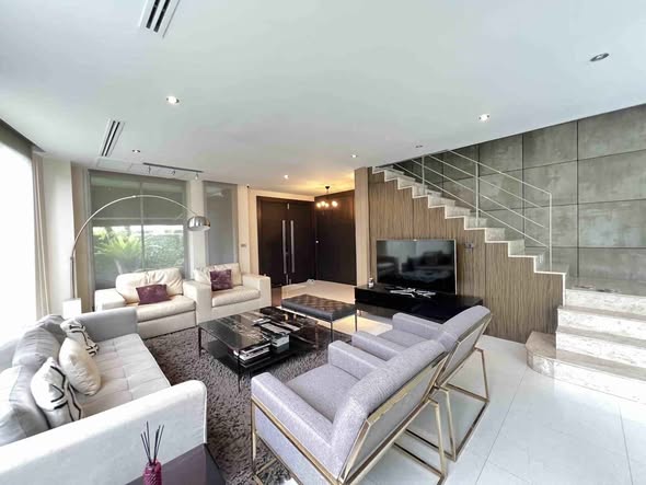 living room of ภัสสร บางนา-วงแหวน Passorn Bangna-Wongwaen