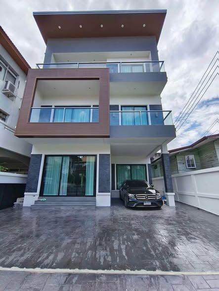 Penthouse Condominium 3