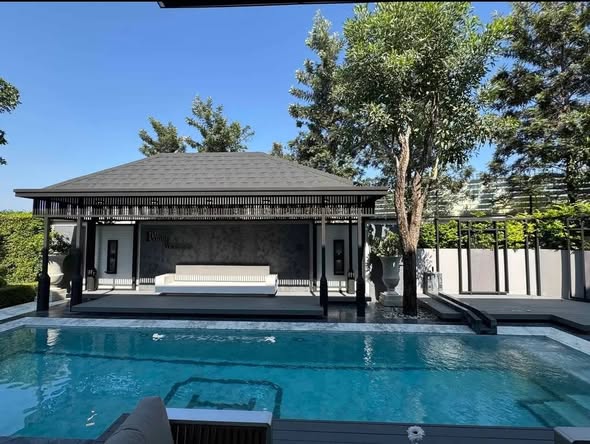 pool of Perfect Masterpiece Ramkhamhaeng
