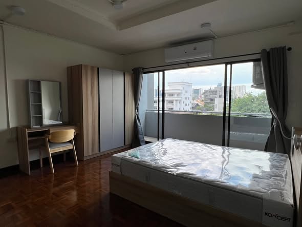 Phasuk Place