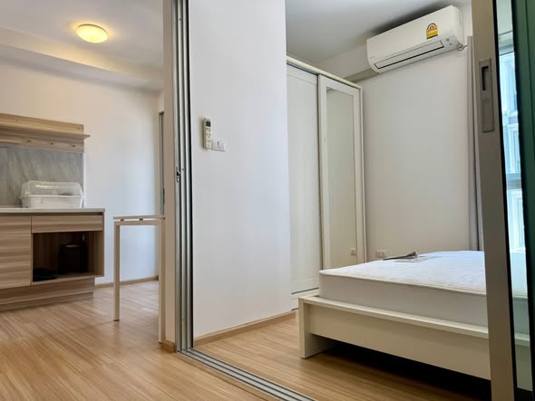 bedroom and room interior of Plum Condo Chaengwattana Phase 2