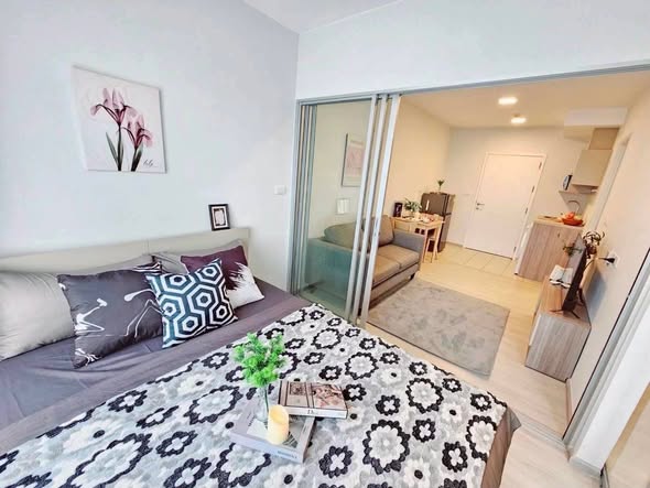 bedroom and living room of Plum Condo Sukhumvit 62