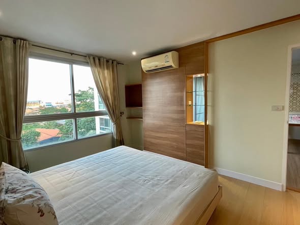 bedroom of Plus 67