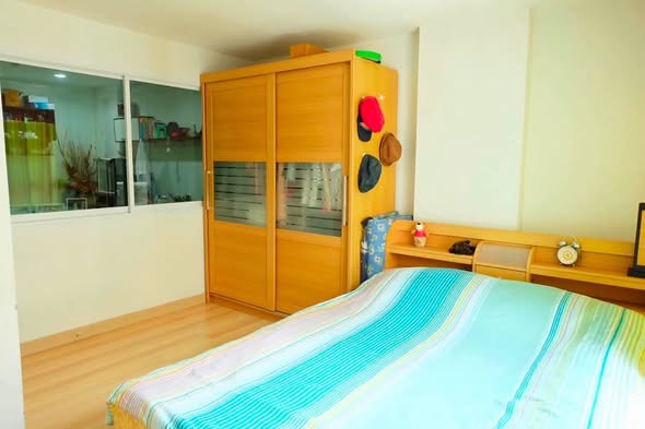 bedroom and room interior of Premsiri Botique Park Condominium
