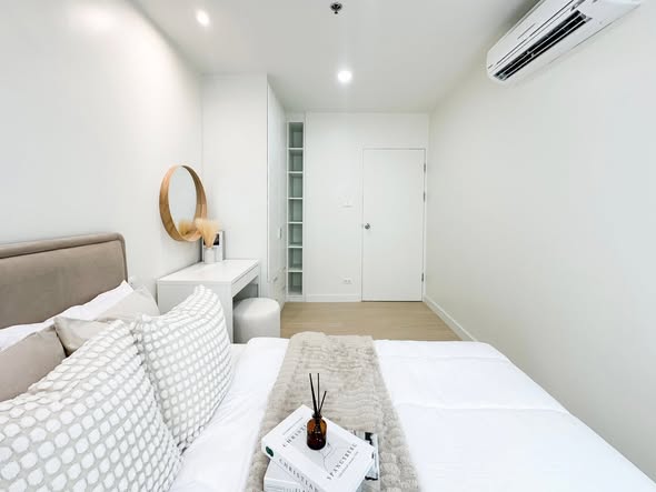 bedroom and room interior of Premsiri Botique Park Condominium