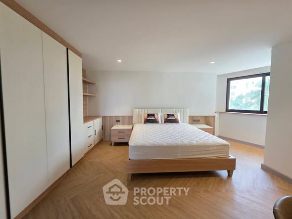bedroom and room interior of President Park