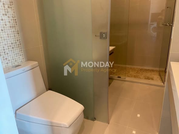 bathroom of Q Asoke