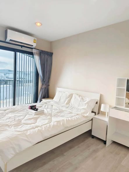 bedroom of Quinn Ratchada 17