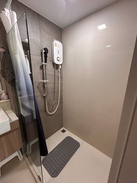 bathroom of Quintara Arte Sukhumvit 52