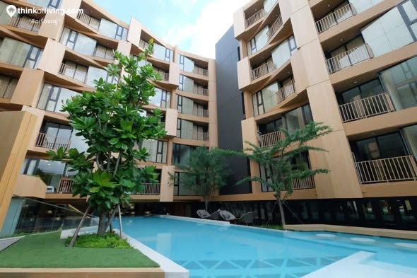 pool of Quintara Arte Sukhumvit 52