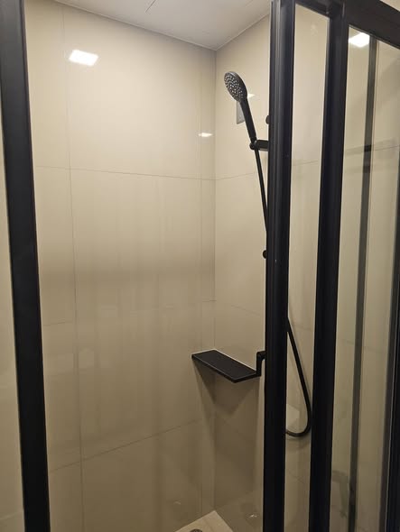 room interior and bathroom of QUINTARA MHy’ZEN PHROM PHONG (ควินทารา มาย’เซน พร้อมพงษ์)