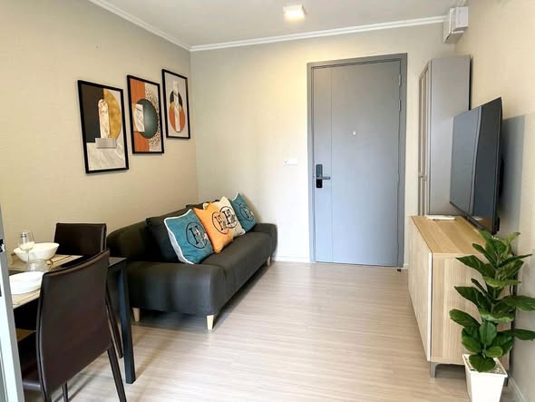 living room and room interior of Quintara Phume Sukhumvit 39