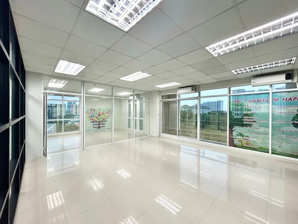 room interior of Ratiboon Bldg.