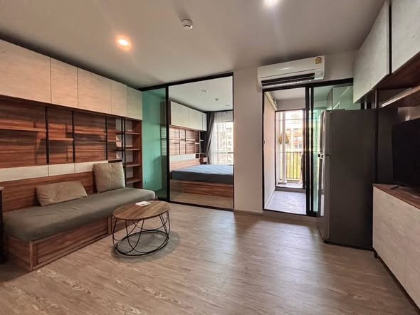 bedroom and room interior of REACH Phahon Yothin 52 (รีช พหลโยธิน 52)