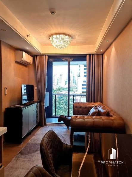 living room and bedroom of Regal Condo Sathon – Naradhiwas