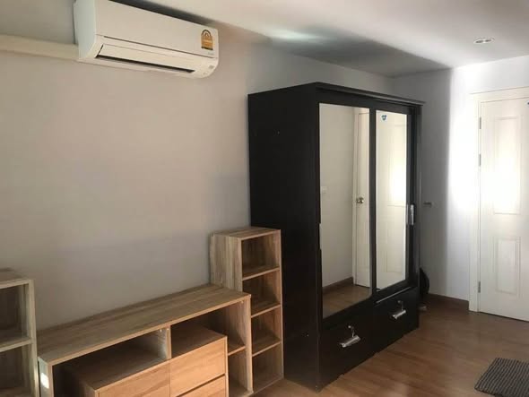 room interior of Regent Home 18