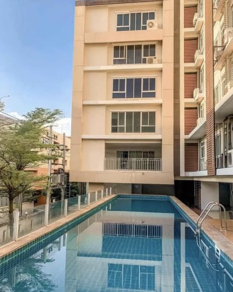pool of Regent Home Condo 9 Sukhumvit 64