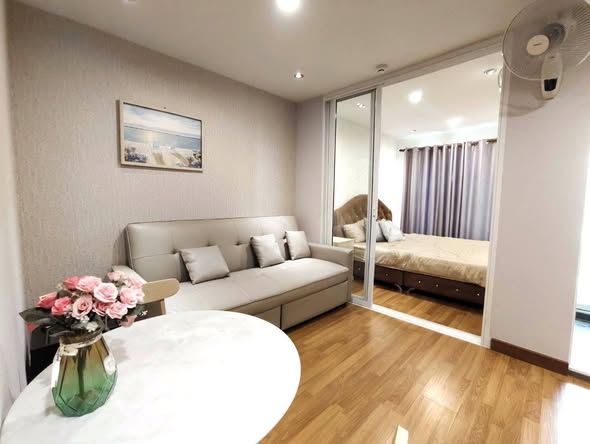 living room and bedroom of Regent Home Sukhumvit 81