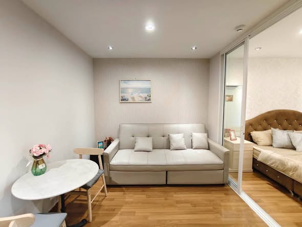 living room and bedroom of Regent Home Sukhumvit 81