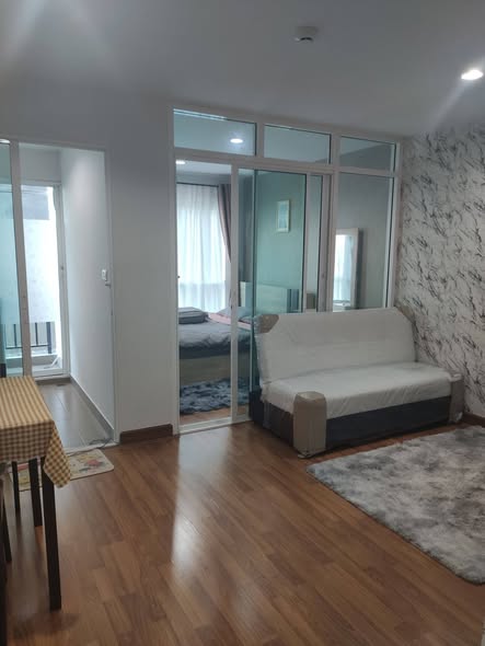 bedroom and room interior of Regent Orchid Talad Plu