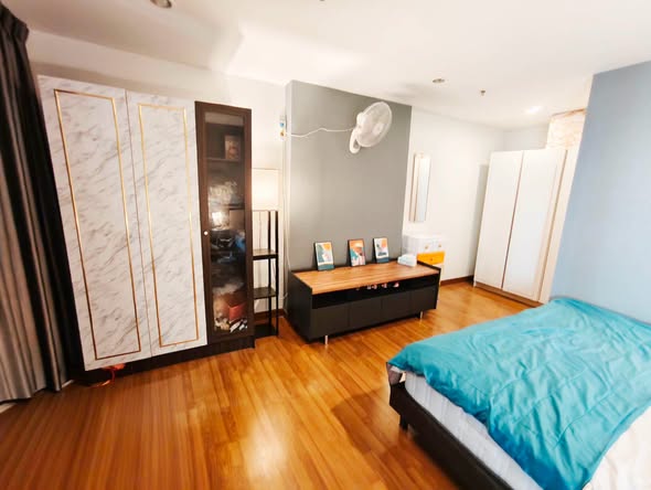 bedroom of Regent Phase 27