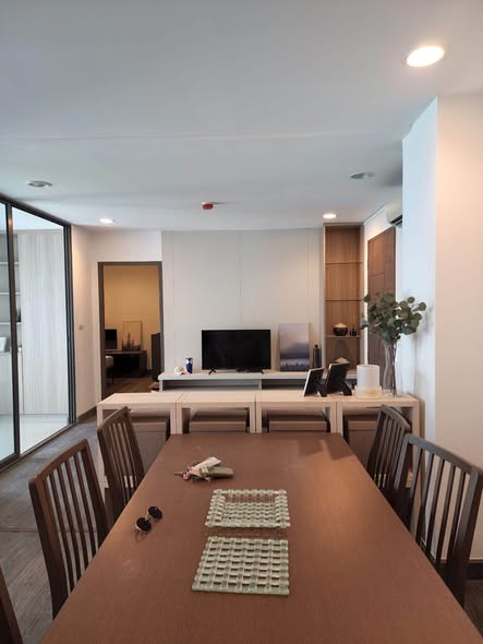living room and room interior of Rende Sukhumvit 23