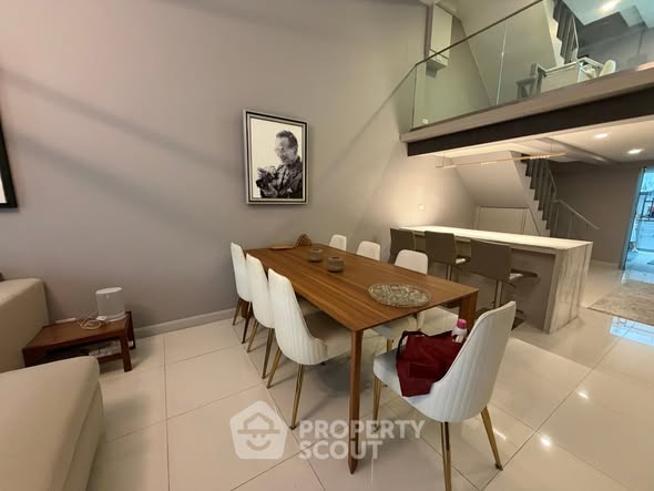 Renovated Private 4 BR Townhouse @ BTS ONNUT