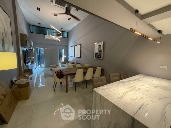 Renovated Private 4 BR Townhouse @ BTS ONNUT