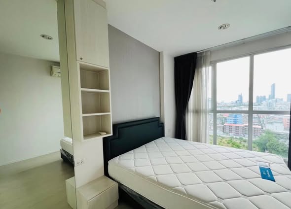 bedroom of Rhythm Sathon-Naradhiwas