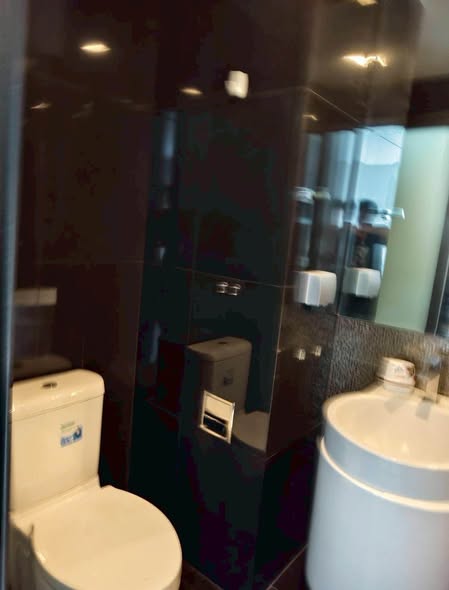 bathroom of Rhythm Sukhumvit 36-38